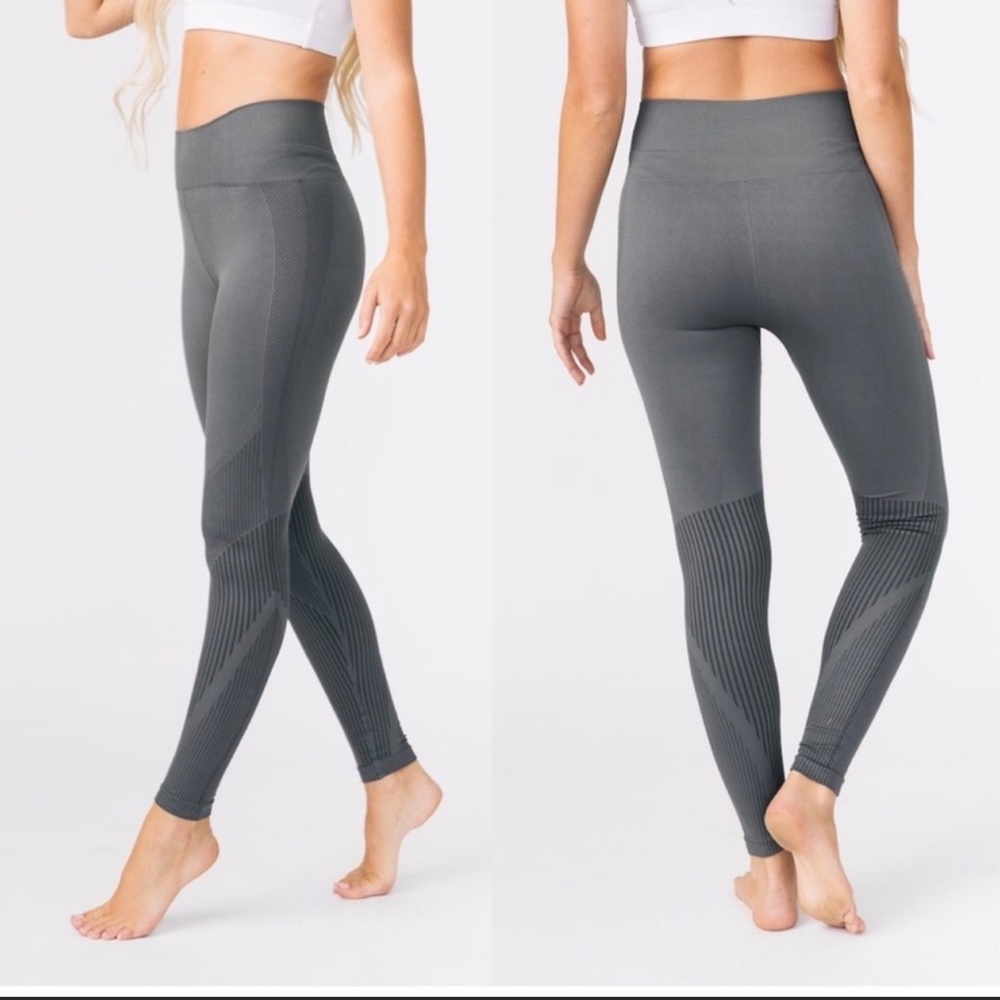Zyia Performance Gray Grid leggings